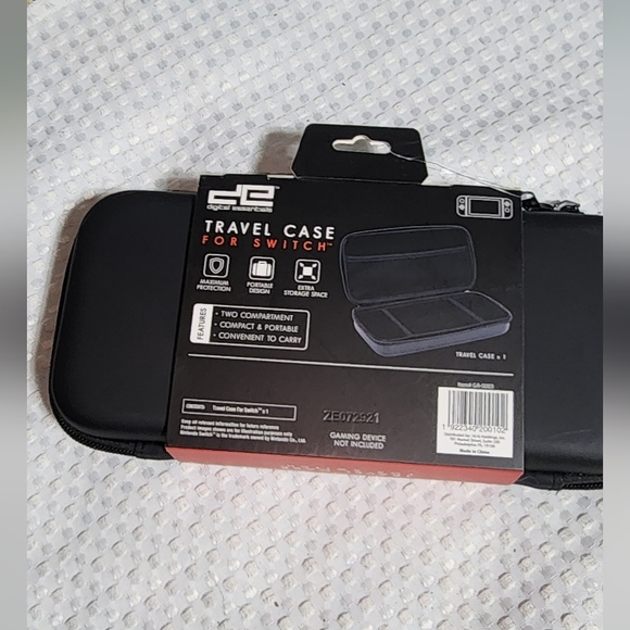 DIGITAL ESSENTIALS NEW TRAVEL CASE FOR SWITCH - Picture 3 of 4